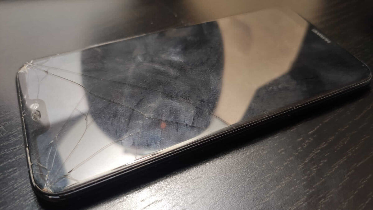 ¿Se pueden recuperar datos de un celular con la pantalla rota o negra